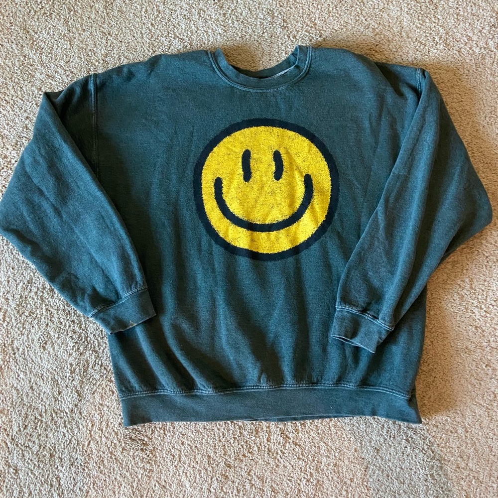 Happy face crew neck